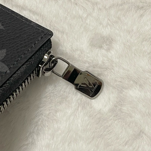 SOLD-Louis Vuitton Coin Purse - Picture 4 of 13